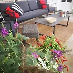 Littel Franceska アパート