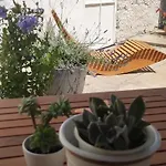 Littel Franceska アパート イェゼラ