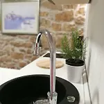 Littel Franceska アパート イェゼラ