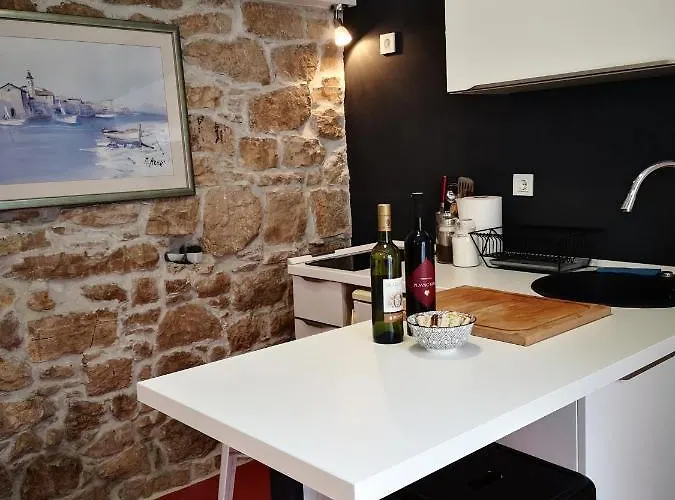 Littel Franceska يزيرا